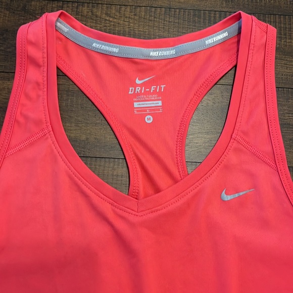 NIKE DRI-FIT Women’s Size Medium - Coral Pink Racerback tank top EUC - Picture 6 of 9